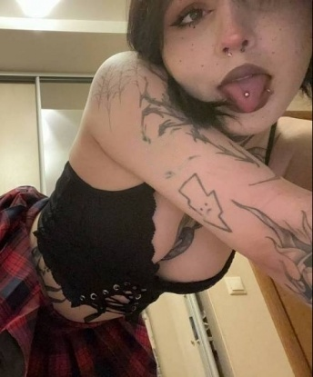 Оленька, 21 год, 2 размер груди